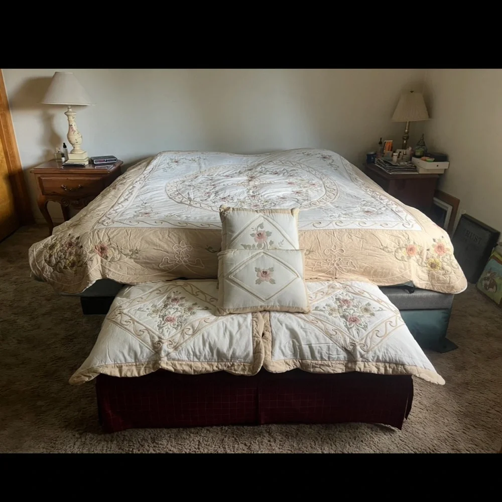 Lovely full/double size quilted bedspread. Earth tones. 89” x 89”